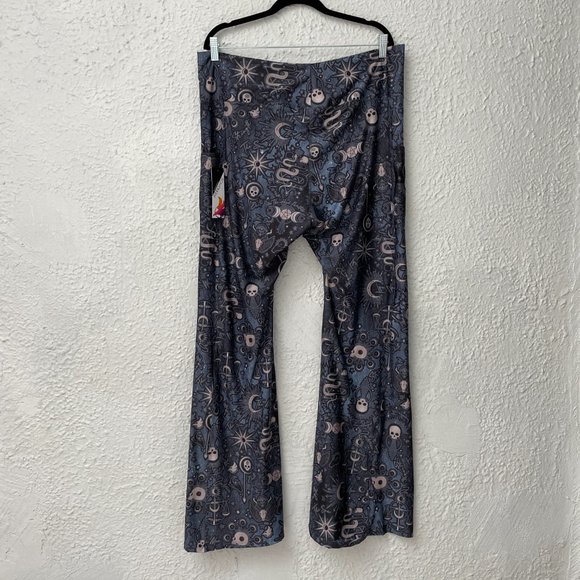 NWT WERKSHOP Featherlight Bells Bellbottom Pants in Tarot - Picture 9 of 10